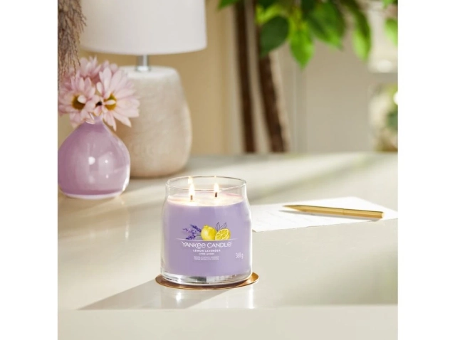 Yankee Signature Lemon Lavender vonná sviečka 368 g, doba horenia hodín 35-50 hodín