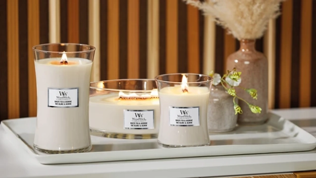 Woodwick White Tea & Jasmin vonná sviečka 453 g, doba horenia 40 - 70 hodín