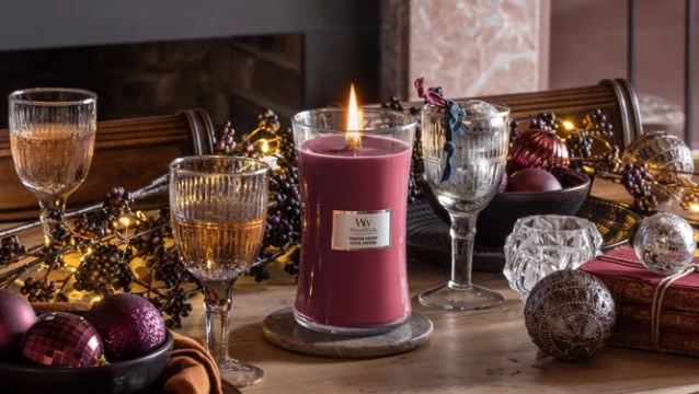Woodwick Phantom Cherry 610 g, doba horenia 136 - 176 hodín